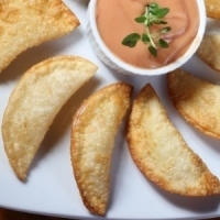 MINI PASTEIS DE CARNE DE SOL COM CATUPIRY 